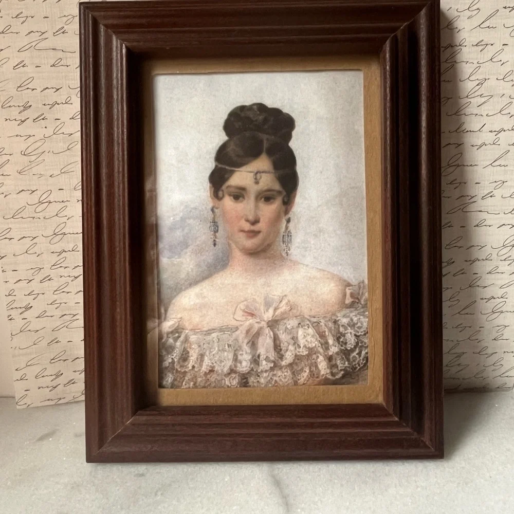 Vintage wooden picture frame 7”x9”